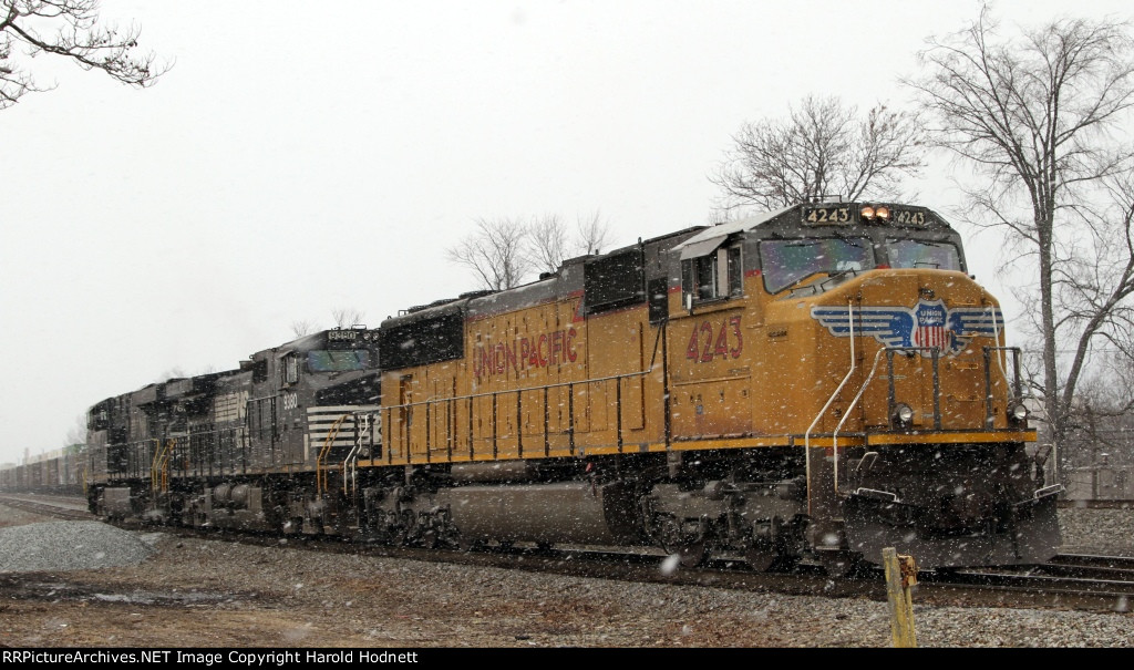 UP 4243 heads out the lead in a heavy snow